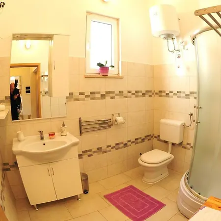 Green Garden Apartment
